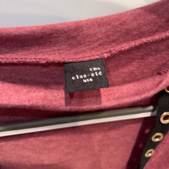 Choker Neck open front t shirt - Picture 4 of 4